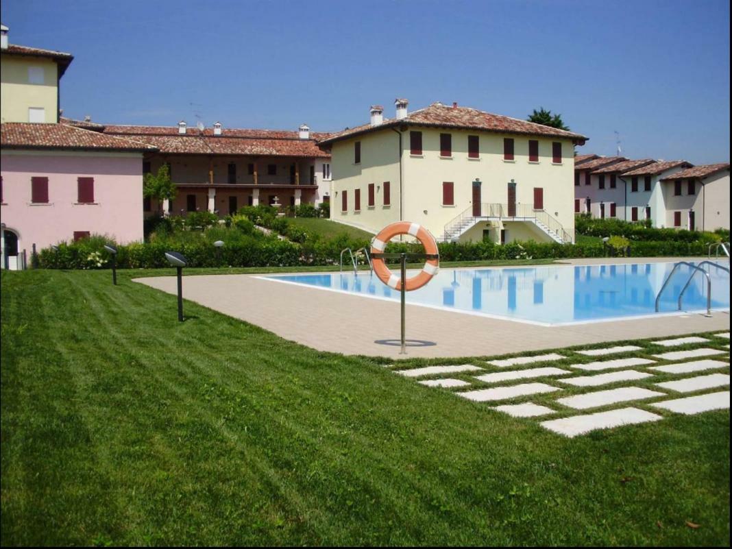 100% Design Villa Desenzano del Garda Eksteriør bilde